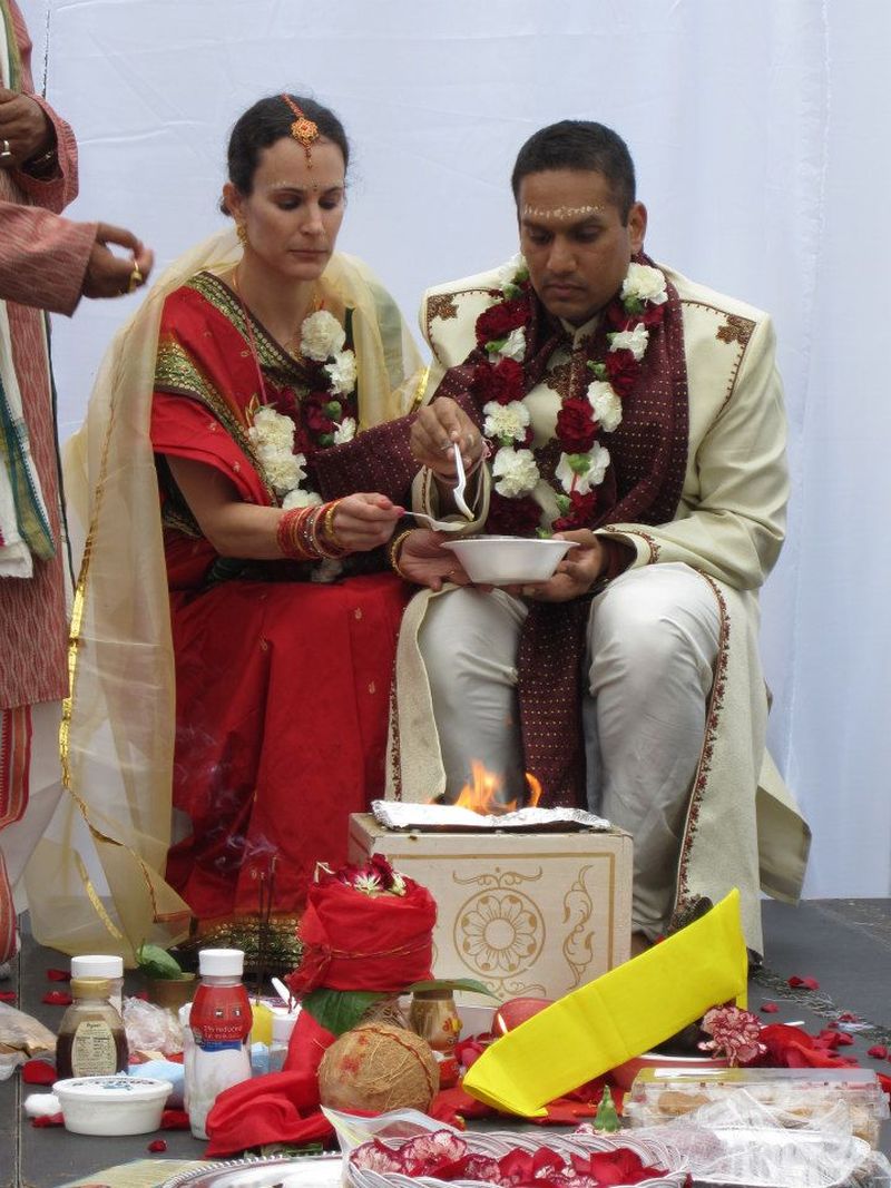 Melia, la casatoria cu Neilesh Bose