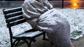 Cersetor roman, "profesor" printre oamenii strazii din Italia. El da lectii de supravietuire oamenilor fara adapost