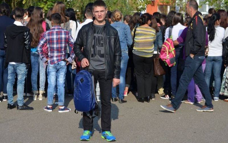 "Fiul" lui Gigi Becali vrea sa devina frizer sursa foto: adevarul.ro