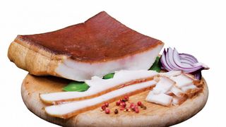 Incredibilele beneficii ale slaninei. Ce boli poate vindeca acest aliment