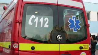 Un baiat de 17 ani din Iasi s-a taiat la gat cu lama, deorece o fata nu i-a dat atentie. Incidentul a avut loc la liceu