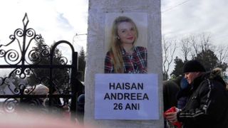 Stewardesa de 26 de ani din Botosani care a murit in Germania a fost inmormantata. Costurile repatrierii au fost suportate de compania aeriana la care lucra tanara