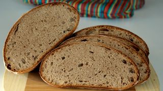 Painea cu cereale &bdquo;antice&rdquo;, asa cum se facea in trecut! Acestea sunt ingredientele pentru o paine traditionala