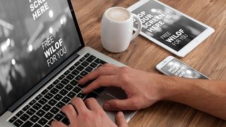 La 16 ani, a pus bazele unui site revolutionar si a refuzat o oferta de 5 milioane de lire sterline! Povestea tanarului care a creat o companie chiar din camera lui