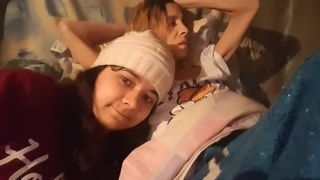 Si-a pierdut mama adoptiva, iar mama biologica este pe patul de moarte. Povestea unei tinere romance date spre adoptie in SUA