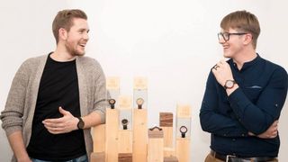 Doi tineri din Suceava au cucerit lumea cu o afacere unica! Fac ceasuri de lemn si le vand in SUA si Dubai