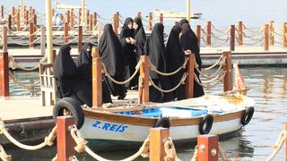 Atac rasist devastator. O musulmanca insarcinata cu gemeni a pierdut sarcina, dupa ce a fost lovita in burta