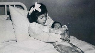 La numai 5 ani a adus pe lume un baietel. Tulburatoarea poveste a Linei, cea mai tanara mama din lume