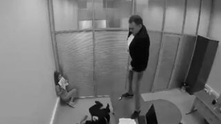 Reactia unui angajat cand a aflat ca a castigat 10 milioane de dolari la loto. Colegii lui au ramas stupefiati