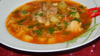 Cum sa prepari un bors ucrainian cu ingrediente 100% naturale. O reteta care iti va merge direct la inima