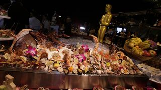 Meniul de la gala premiilor Oscar 2017 include 50 de feluri de mancare. Vedetele vor fi rasfatate cu caviar, fructe de mare si popcorn presarat cu praf de aur