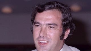 Fosta cabana a lui Nicu Ceausescu a fost introdusa in circuitul turistic! "Cuibusorul de nebunii" al fiului dictatorului de la Saliste are piscina si teren de sport cu nocturna