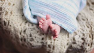 Nou-nascut, incinerat din greseala. Parintii sunt devastati si cer lamuriri spitalului