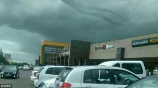 Aparitie surprinzatoare pe cer in apropierea unui supermarket din Zambia. "Unii au inceput sa fuga, altii sa venereze trupul de om"