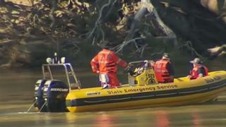 Un baiat de 9 ani a fost salvat de un pitbull dupa ce mama lui a incercat sa il inece intr-un rau