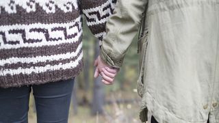 "Ne iubim si vrem sa fim inmormantati impreuna". Doi tineri din Moldova s-au aruncat in gol, tinandu-se de mana