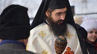 &bdquo;Cancerul este o boala care apare pentru acei care au conflicte interioare nerezolvate&rdquo;, spune parintele  Hrisostom Filipescu