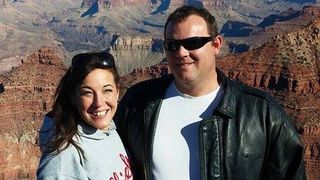 "Parintii nostri nu respira. Sunt intinsi pe jos si sunt foarte reci". Patru frati au incercat in zadar sa-si trezeasca parintii morti