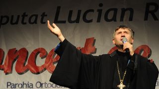 Viata de roman a lui Cristian Pomohaci! Preotul care a pozat-o pe Ileana Ciuculete in sicriu facea exorcizari intr-un sat de langa Targu Mures: "Bolnavi incurabili il cauta, iar cei care ii sunt aproape, ucenicii, il divinizeaza!”