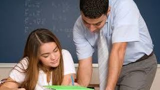 Un profesor de 29 de ani este acuzat ca a trimis unei eleve mesaje deocheate