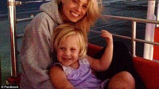 Drama unei mame care a aflat ca are cancer in faza terminala, inainte de a naste.  A murit la trei zile dupa ce a adus pe lume un baietel