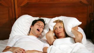 Cum scapi de sforait? Asta e remediul natural care te scapa de aceasta problema enervanta