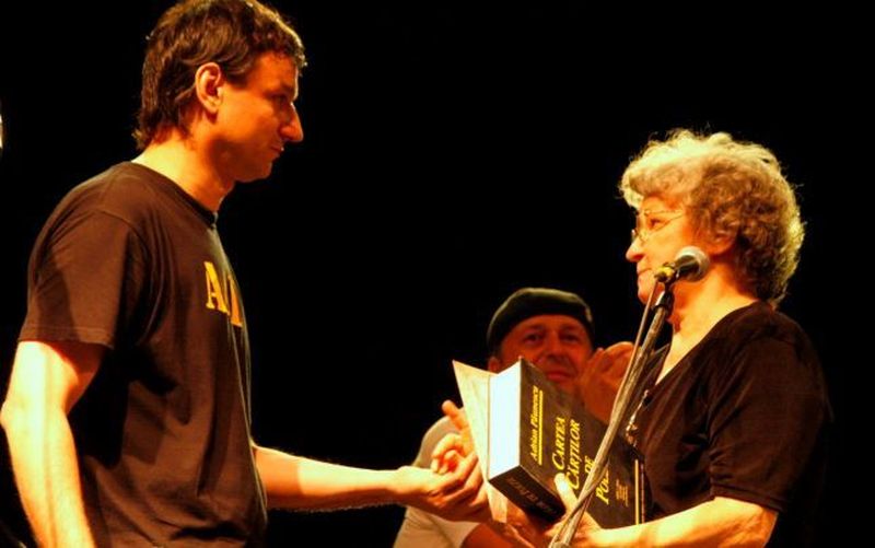 Andrei Paunescu, alaturi de mama sa, Constanta Buzea