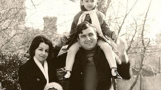 Adrian Paunescu,alaturi de prima sa sotie, si de cei doi copii, Andrei si Ioana