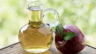 Otetul de mere are proprietati miraculoase pentru organismul uman. Ce se intampla atunci cand stai mai mult timp cu picioarele in el