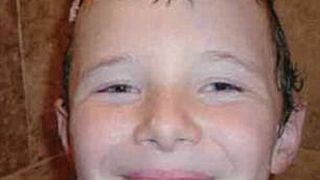 Un baietel de 10 ani a murit dupa ce a fost muscat de un hamster. Familia da magazinul de animale in judecata