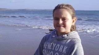 A inceput sa se simta obosita, iar dupa patru zile a murit! Povestea tragica a unei fetita de 12 ani, rapusa de o boala extrem de rara