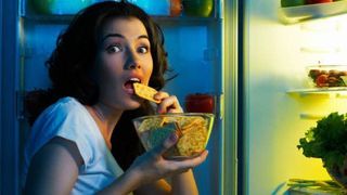 Alimentul pe care nu trebuie sa-l consumi niciodata inainte de somn