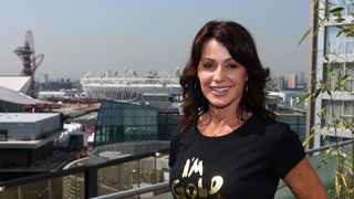 Nadia Comaneci a vrut sa se marite cu un baiat care lucra intr-o benzinarie din Baneasa! In 1989, marea gimnasta il considera "iubitul ei" pe Mihai, un tanar care ii mai aducea ocazional...carne!