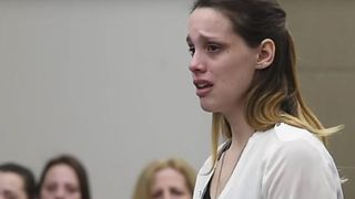 Trebuia sa aiba grija de sora lui, dar a facut ceva ingrozitor. I-a distrus viata fetitei de 9 ani "din curiozitate"