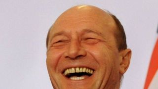 Aici au locuit impreuna Basescu, Adrian Nastase si Vacaroiu! Imobilul este pazit ca o fortareata!