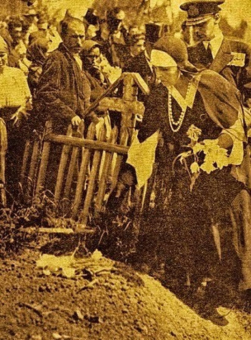 Regina Maria aduce un ultim omagiu celor disparuti