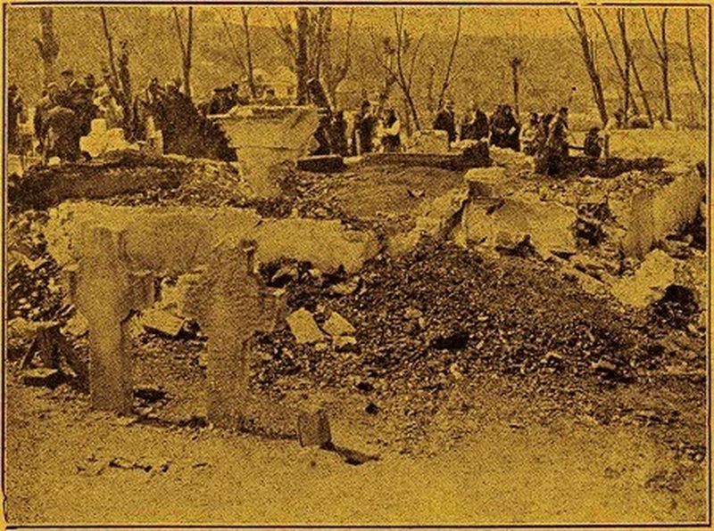 Atat a mai ramas din biserica distrusa de incendiul din 1930