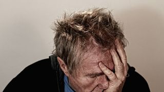 Un expert psiholog avertizeaza: cum ne afecteaza starea vremea neasteptat de rece pentru acest sezon