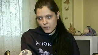 Suferinta Mariei e uriasa - Are 27 de ani, dar de peste 13 ani e tintuita in scaunul cu rotile de o boala necrutatoare - E teribila suferinta pe care o indura