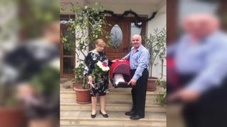 Primele imagini cu fetita nascuta de mama lui Andrei, tanarul mort in Colectiv - Cum arata fiica femeii de 52 de ani - Au decis sa ii puna numele Andreea, dupa fiul lor