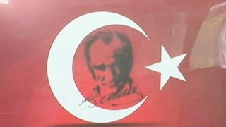 Sarbatoare mare in Turcia - A trecut aproape un secol de cand femeile turce au primit dreptul de a vota, iar copiii au primit o zi numai a lor.