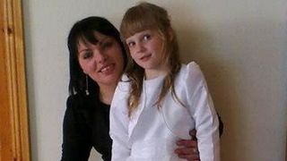 Moarte cumplita pentru o tanara mama si fiica ei de 8 ani! Au fost ucise  cu 72 de lovituri de cutit, in propria casa