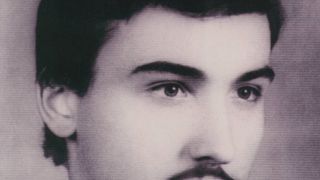 Povestea dramatica a eroului care s-a opus sistemului lui Ceausescu si a platit cu viata! Mugur Calinescu a murit la 19 ani, fiind torturat de Securitate dupa ce scrisese pe ziduri "Jos comunismul!"