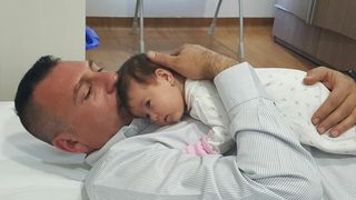 Bebelusul lui Christian Sabbagh a scapat ca prin minune de boala cumplita: "E o fetita luptatoare, ca taticul ei"