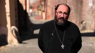 Care este cea mai mare greseala a unei femei fata de sotul ei. Preotul Constantin Necula raspunde: "Sa il anuleze cu pretentii absurde"