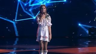 Fetita de 12 ani care a ridicat in picioare publicul la un show de talente din Rusia cu o melodie romaneasca: "Mentorul meu mi-a spus ca simte mesajul chiar daca nu intelege versurile“