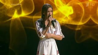 O pustoaica de numai 12 ani a facut senzatie la un show de talente din Rusia cu o piesa in limba romana