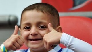 El e cel mai curajos microbist! Bradley Lowery, un baietel diagnosticat cu cancer in faza terminala, lupta pentru a fi alaturi de echipa preferata
