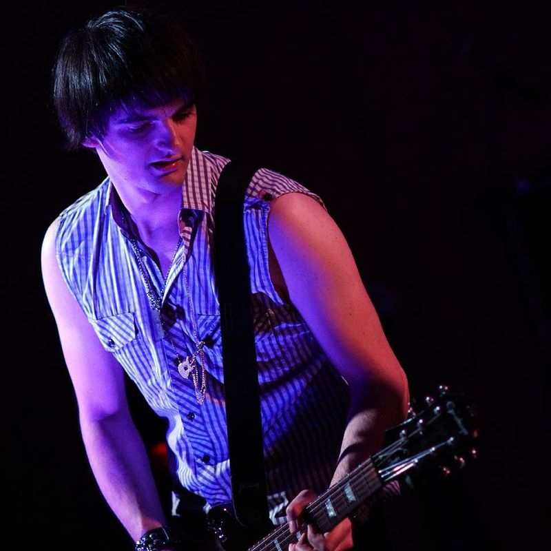 In perioada studentiei, Cornel Amariei a cantat intr-o trupa