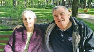 Drama pe care o traieste zilnic Florin Constantin de la "Divertis". "Sotia mea nu se poate opri din plans. Nici nu pot sa o ajut ca sunt daramat psihic si eu"